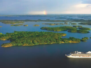 Oceania cruise ship - Accent On Travel